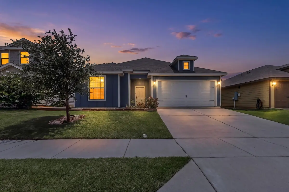 8228 Smokey Creek Pass, Fort Worth, TX 76179 - #1