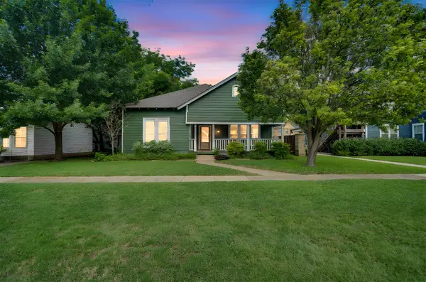 105 S 3rd Street, Midlothian, TX 76065