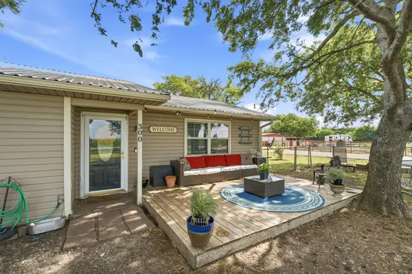 300 W Locust Street, Leonard, TX 75452
