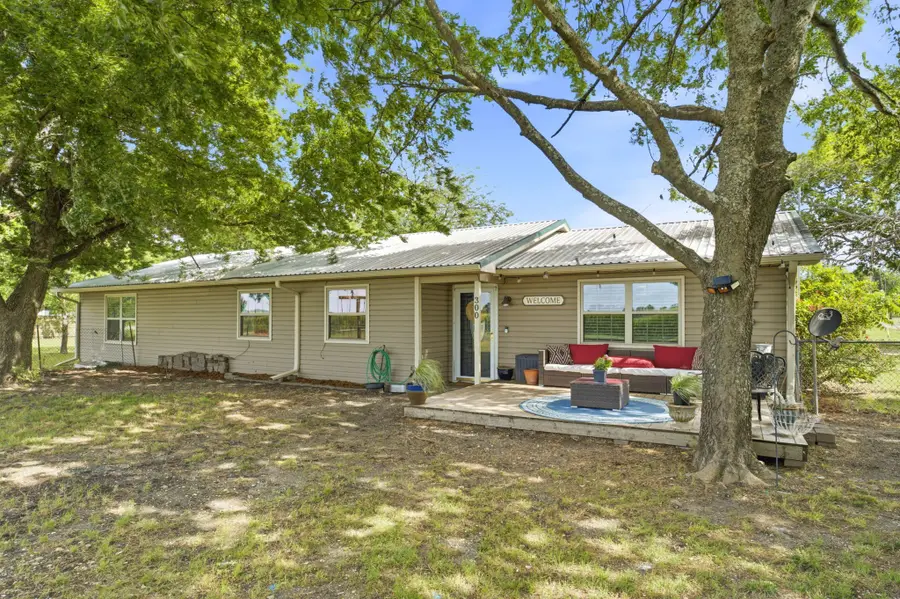 300 W Locust Street, Leonard, TX 75452 - #2
