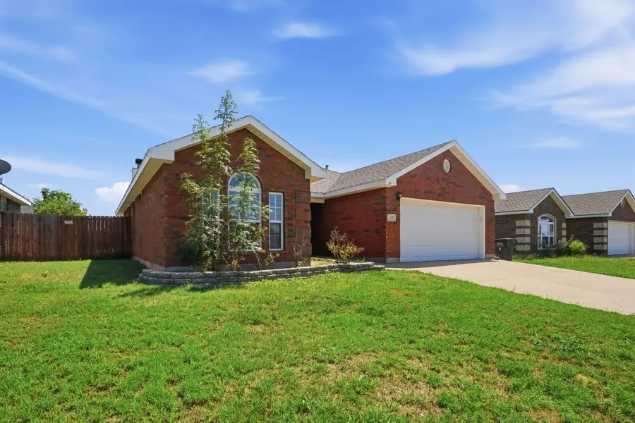 389 Miss Ellie Lane, Abilene, TX 79602 - #2