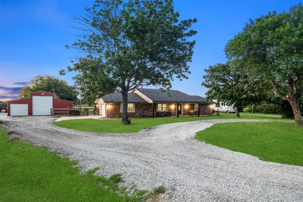 336 Meadows Estate Street, Tom Bean, TX 75491