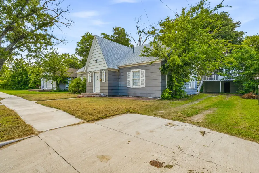 835 W Long Street, Stephenville, TX 76401 - #2