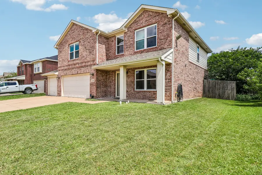 704 Partridge Drive, Saginaw, TX 76131 - #2