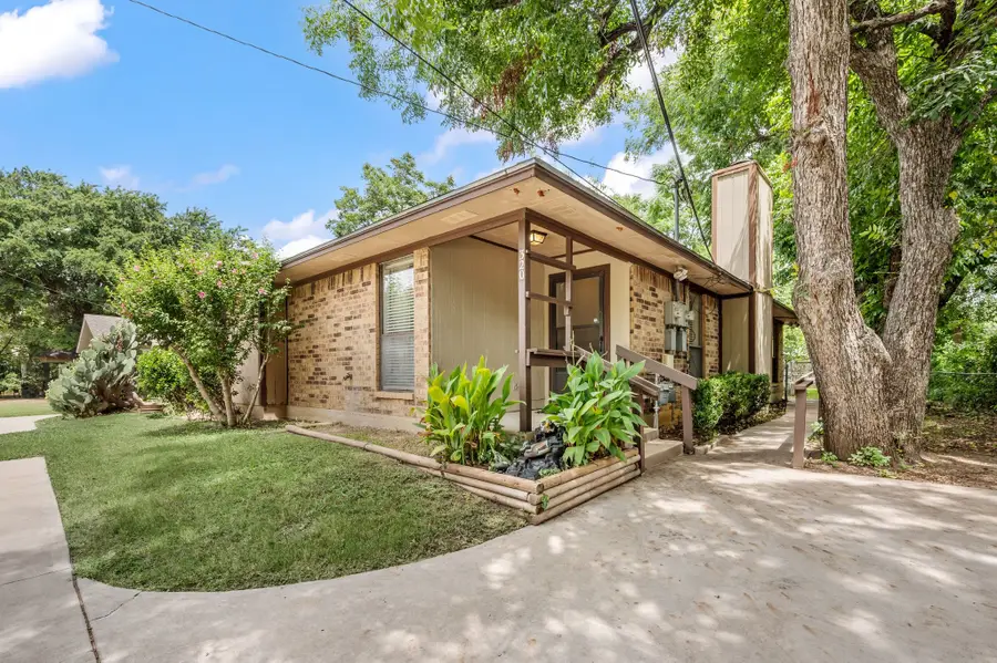 320 W Congress Street, Denton, TX 76201 - #3