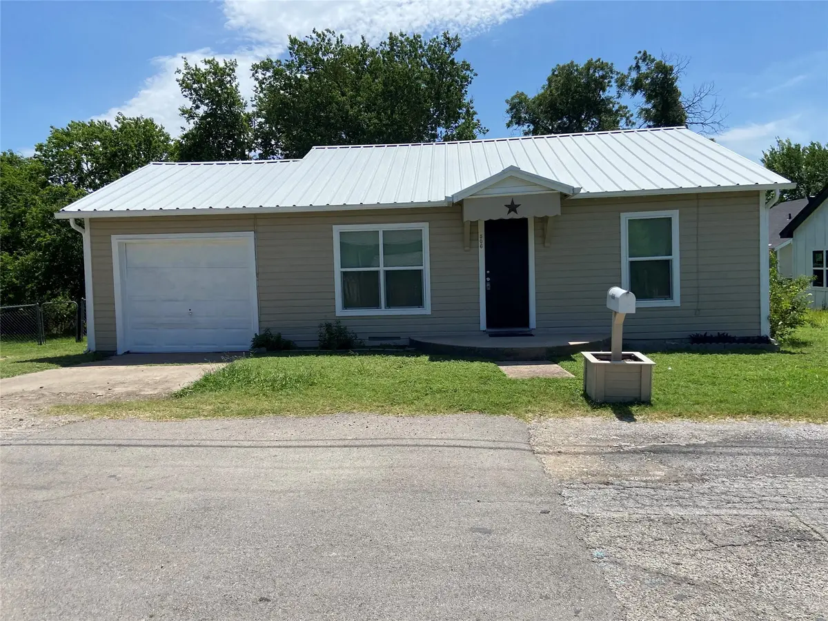 506 N Lamar Street, Weatherford, TX 76086 - #1