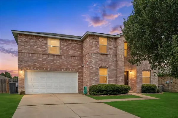 329 Daisy Lane, Burleson, TX 76028
