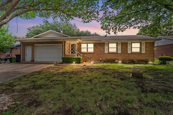 1325 Royal Oaks Drive, Waco, TX 76710