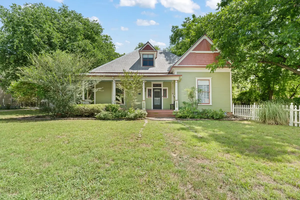 320 E Franklin Street, Hillsboro, TX 76645 - #1