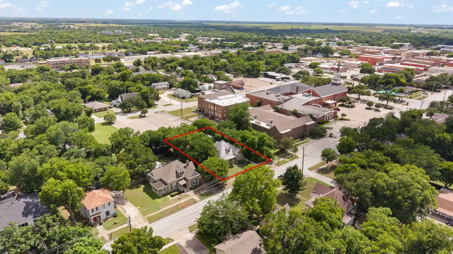 320 E Franklin Street, Hillsboro, TX 76645 - #2