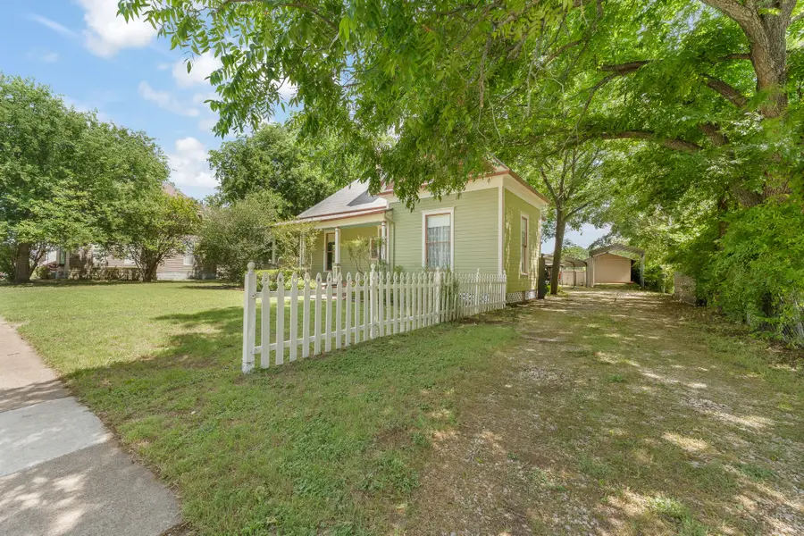 320 E Franklin Street, Hillsboro, TX 76645 - #3
