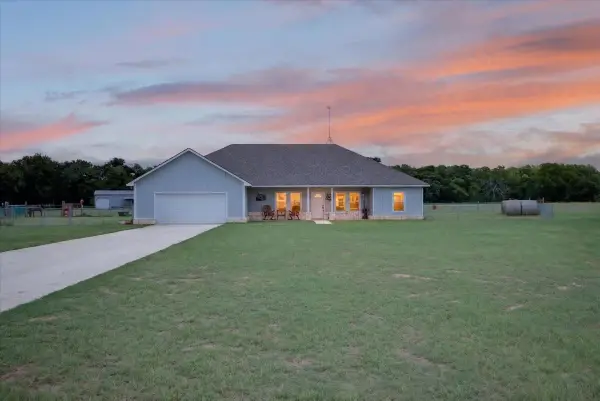 498 Dexter Lane, Poolville, TX 76487