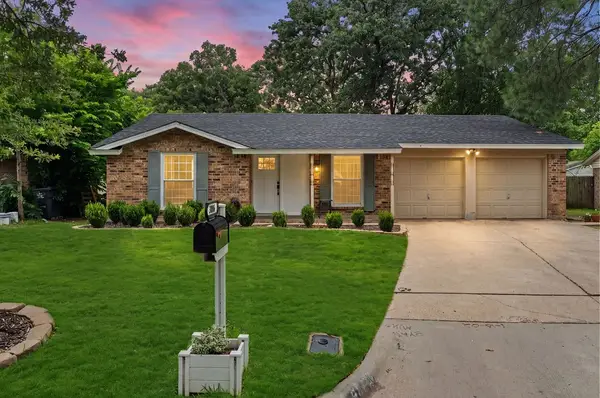3006 Mark Drive, Arlington, TX 76013