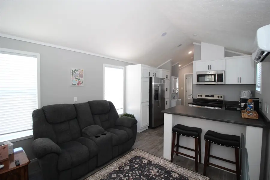 141 N 9th Avenue, Munday, TX 76371 - #3