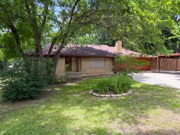 202 Vanshire Road W, Lakeside, TX 76108