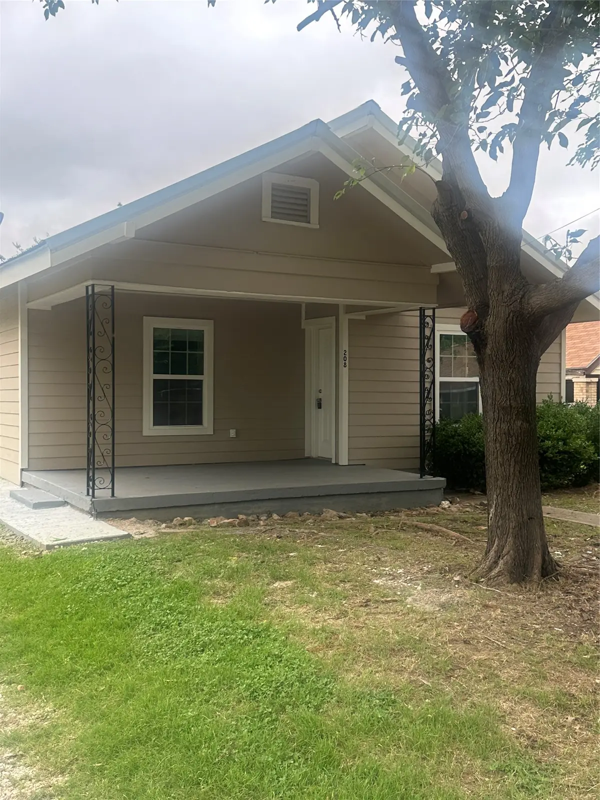 208 Washington Street, Bowie, TX 76230 - #1