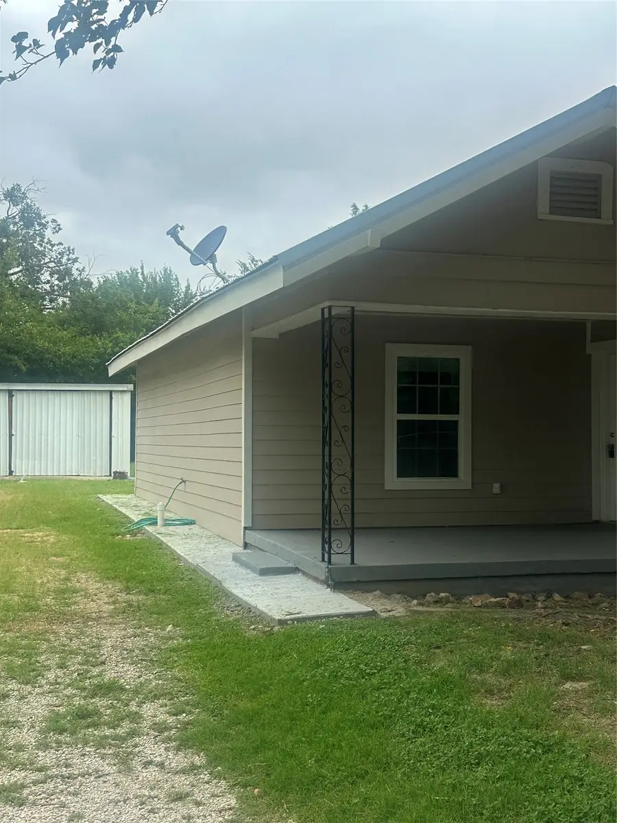 208 Washington Street, Bowie, TX 76230 - #2