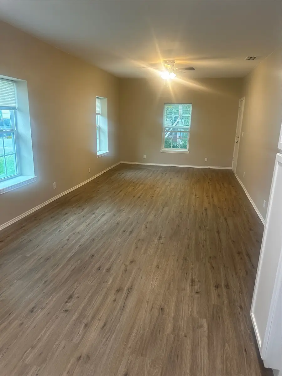 208 Washington Street, Bowie, TX 76230 - #3