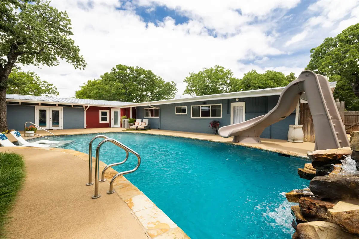 615 SW 20 Street, Mineral Wells, TX 76067 - #1