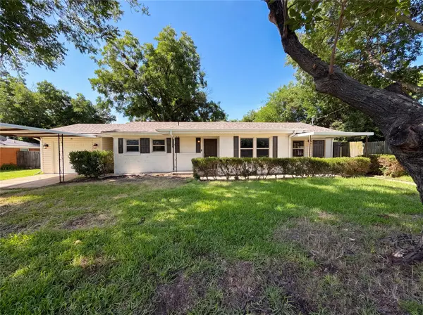402 Childers Avenue, Benbrook, TX 76126