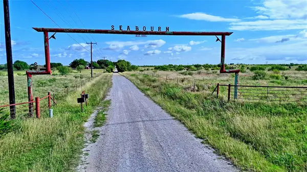 576 Seabourn Rd, Henrietta, TX 76365