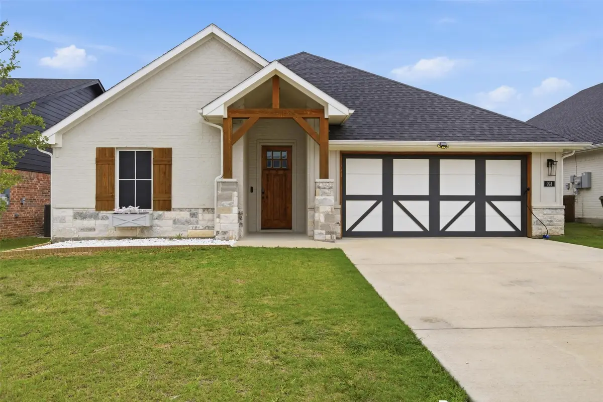 924 Rodgers Avenue, Godley, TX 76044 - #1