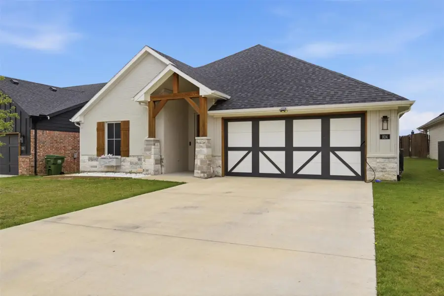 924 Rodgers Avenue, Godley, TX 76044 - #2