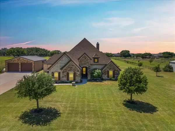 332 Antler Ridge Drive, Azle, TX 76020