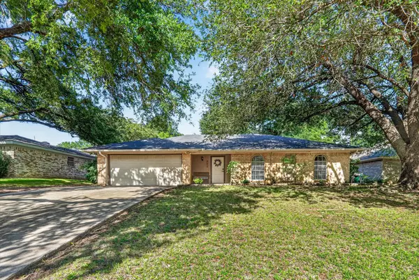 202 Laurel Street, Mansfield, TX 76063