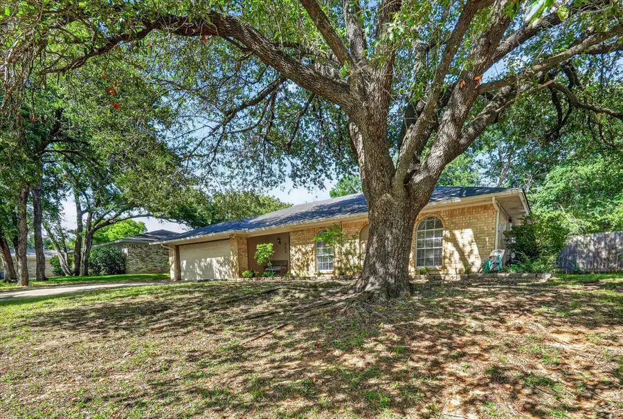 202 Laurel Street, Mansfield, TX 76063 - #3