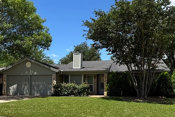 5814 Cedar Ridge Drive, Arlington, TX 76017