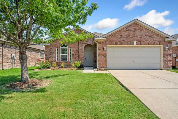 8925 Whirlwind Trail, Aubrey, TX 76227