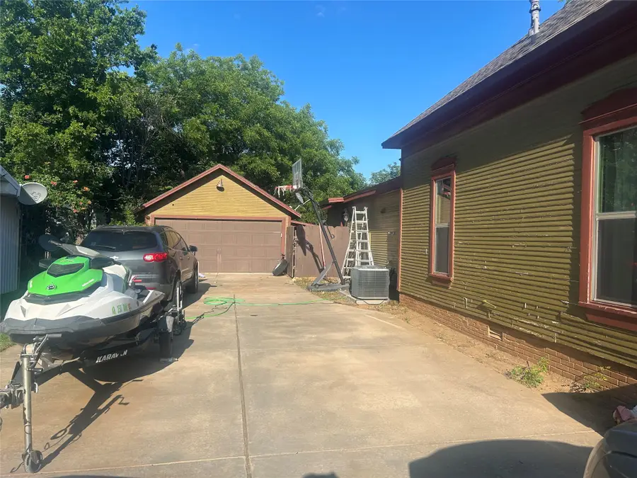 731 Kentucky Street, Graham, TX 76450 - #3