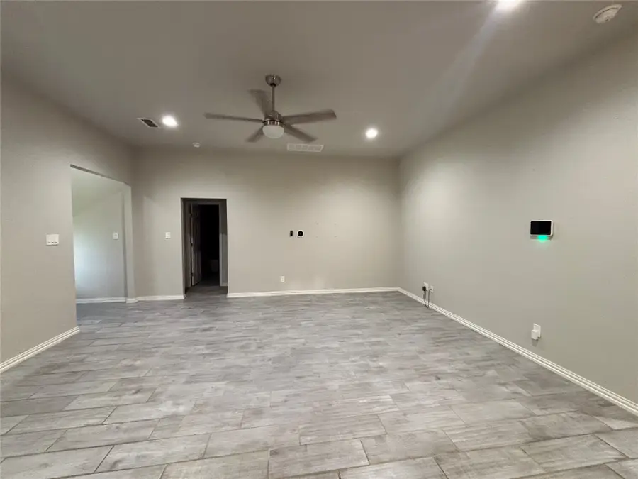 621 N Avenue B, Springtown, TX 76082 - #2
