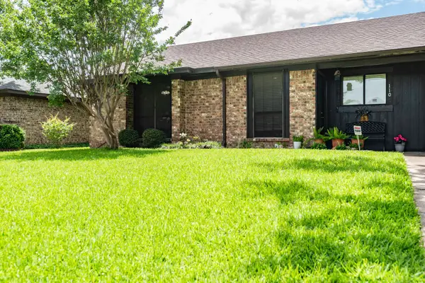 110 E Amberway Lane, Garland, TX 75040