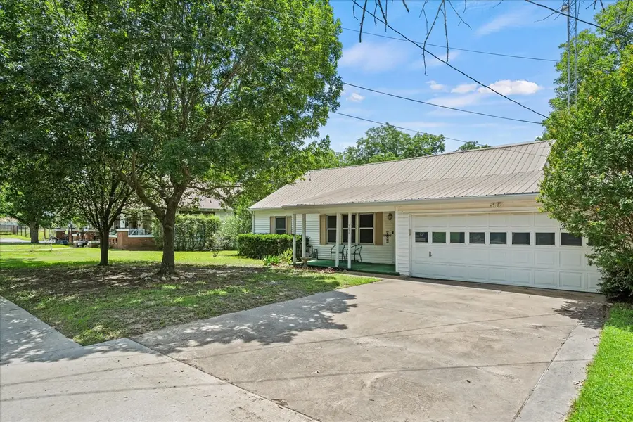 706 S Santa Fe Street, Wolfe City, TX 75496 - #3