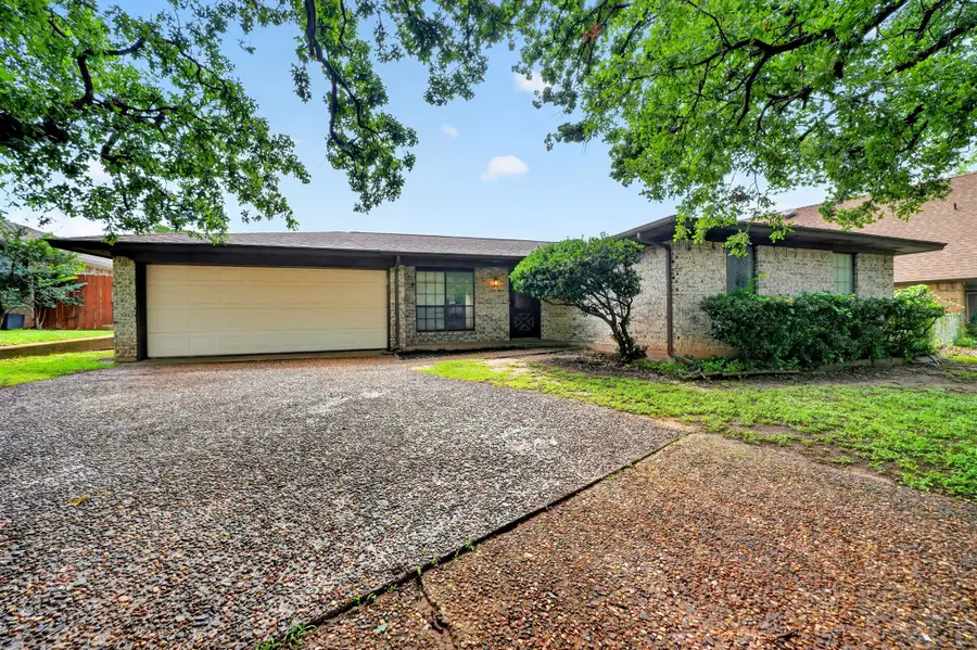304 Shady Lane, Azle, TX 76020 - #2