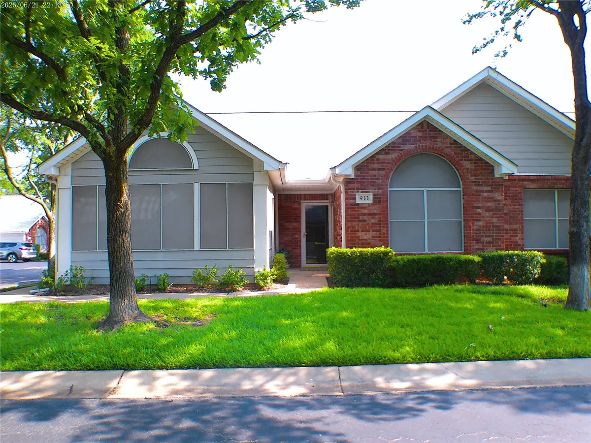 933 Bridges Drive, Arlington, TX 76012 - #1
