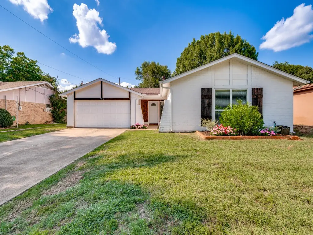 702 Woodcrest Drive, Grand Prairie, TX 75052 - #1