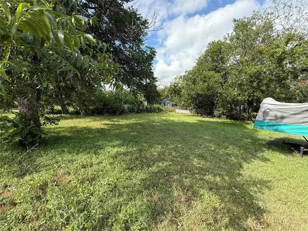 801 1/2 E Walcott Avenue, Comanche, TX 76442