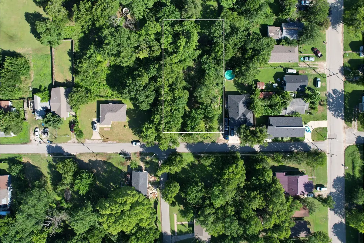 715 E 2nd Avenue, Corsicana, TX 75110 - #1