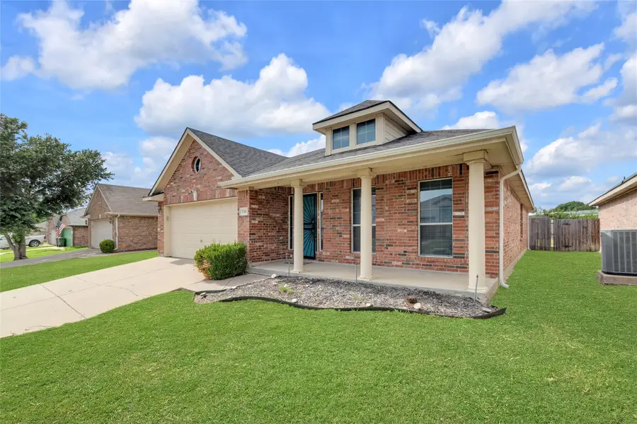 715 W Milton Drive, Arlington, TX 76001 - #2