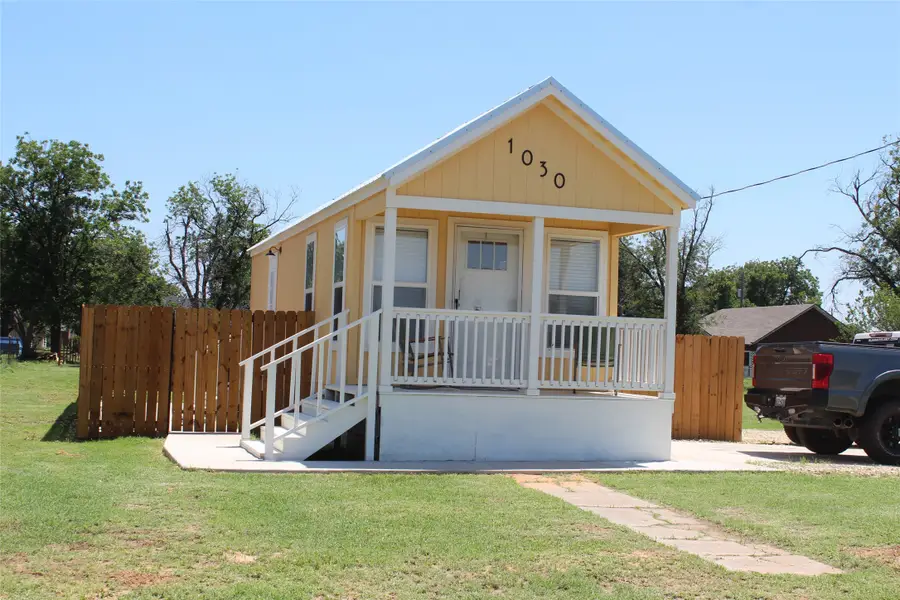 1030 W Bowie Street, Munday, TX 76371 - #2