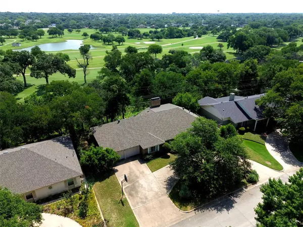 5920 Diamond Oaks Drive S, Haltom City, TX 76117