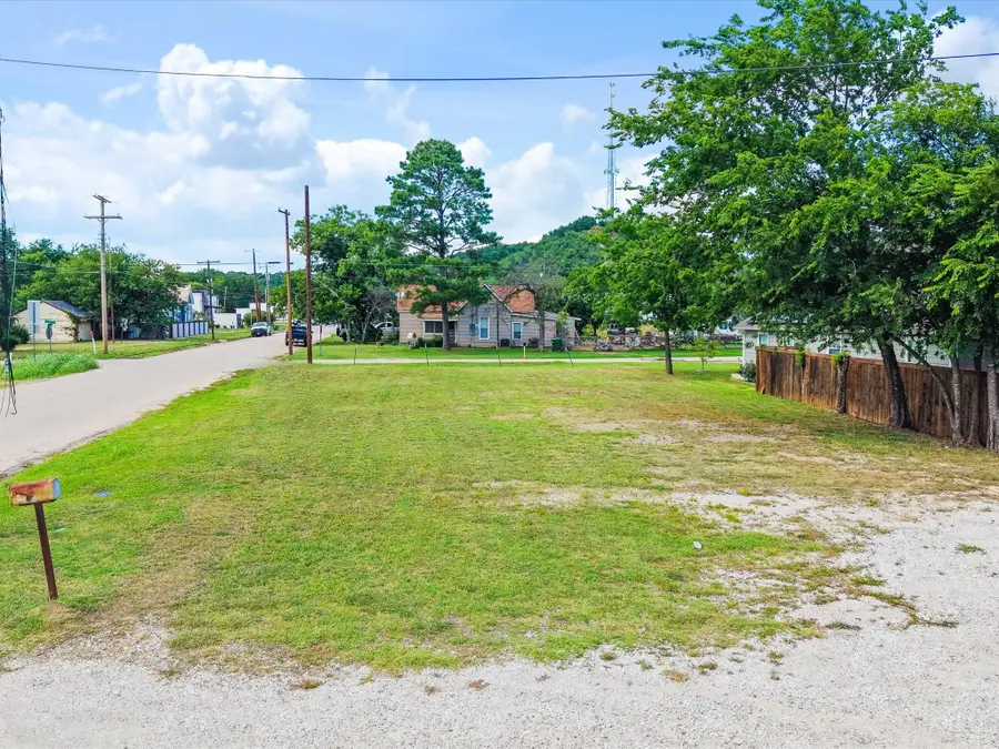 1000 SE 3rd Street, Mineral Wells, TX 76067 - #3