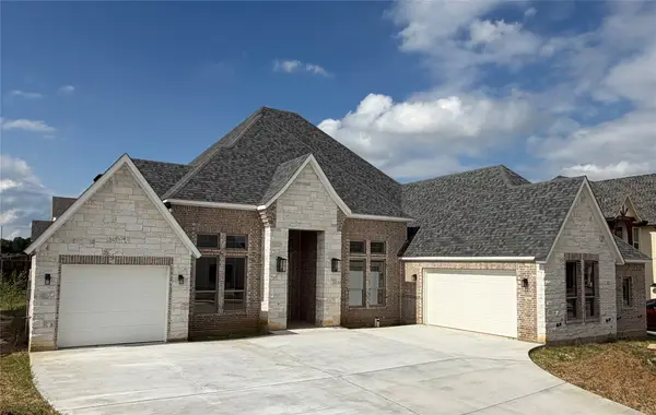 945 Claystone Ridge Drive, Fort Worth, TX 76028