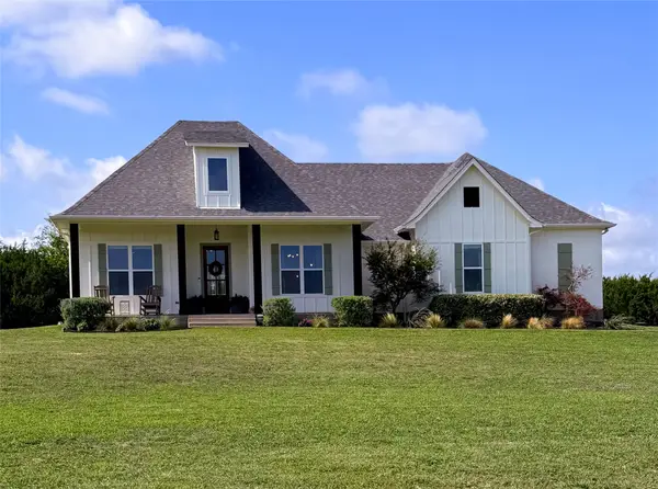 400 Stone Mountain Court, Cresson, TX 76035