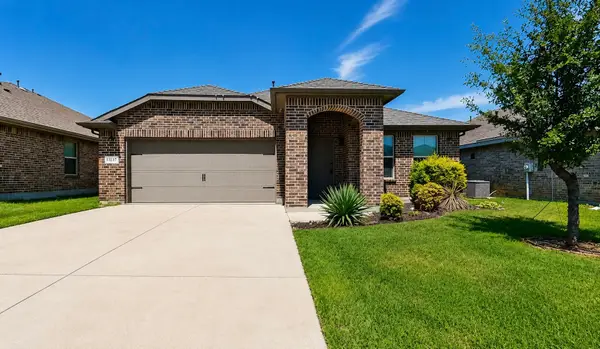 2216 Sadlers Creek Lane, Fort Worth, TX 76108