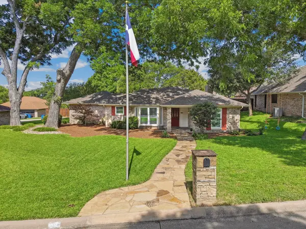 109 Crestwood Drive, Rockwall, TX 75087
