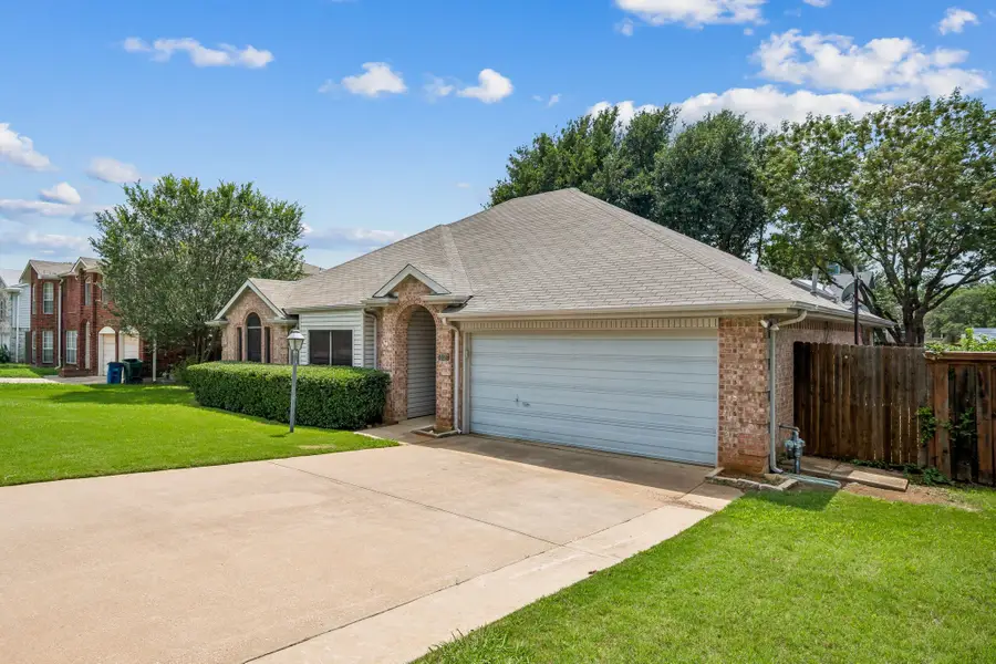 2612 Fountainview Drive, Corinth, TX 76210 - #3